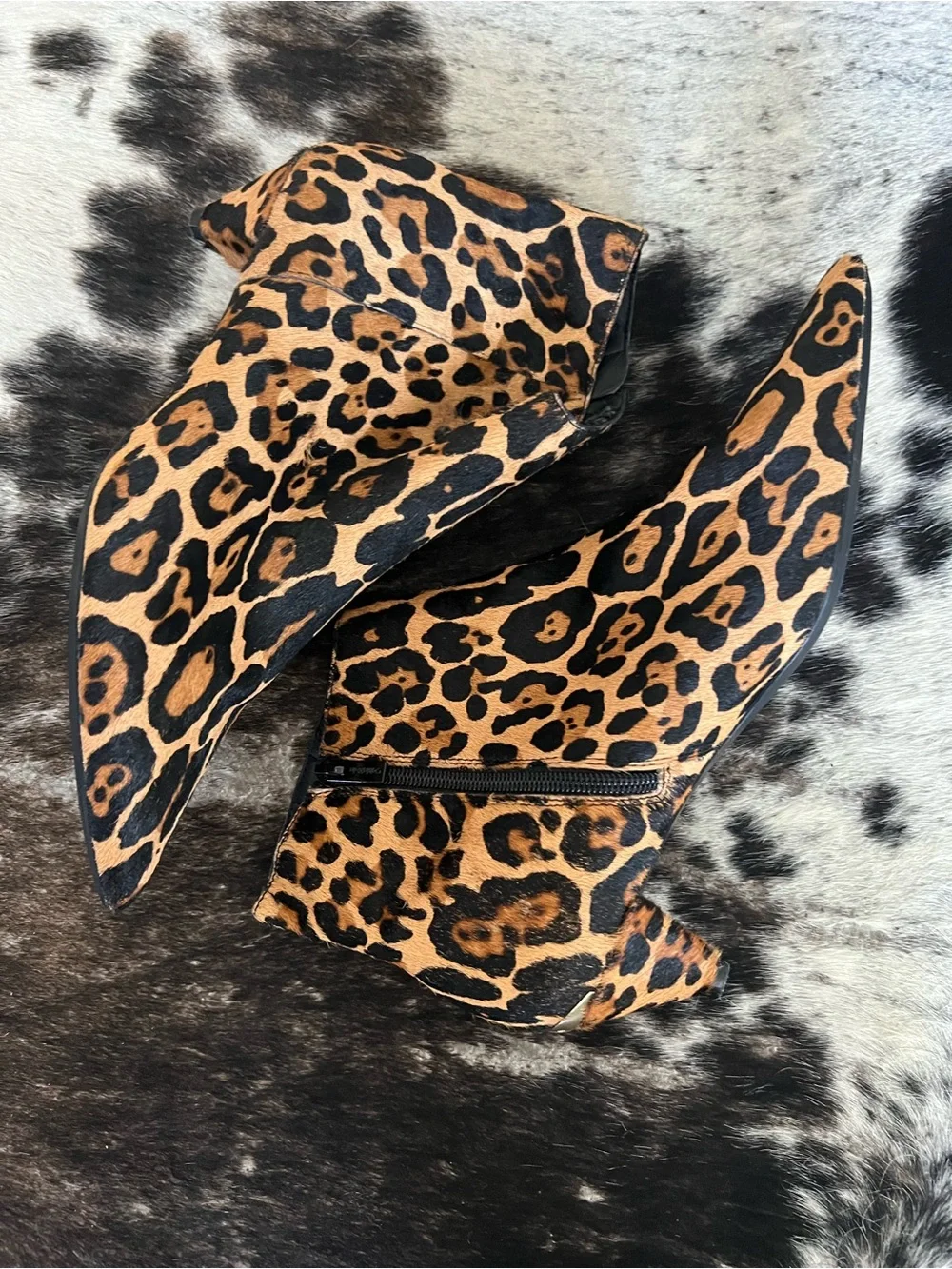 NWOT Calvin Klein Larissa kitten bootie